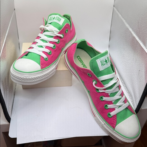 CONVERSE NEW LOW SNEAKERS IN PRETTY GREEN AND PINK. Women’s size 8 - Picture 2 of 16
